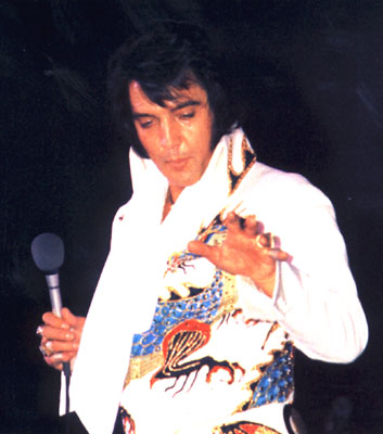 Elvis Presley - mit Mikro