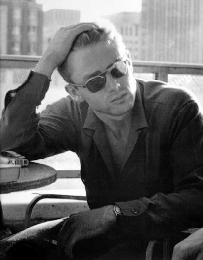 James Dean - mit Sonnenbrille