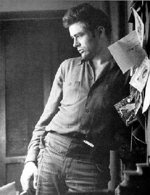 James Dean - am Anlehnen